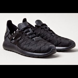 NIKE women’s Roshe Woven Running Shoes Size 8